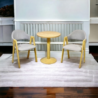 Outdoor seating: 2 seats with a table