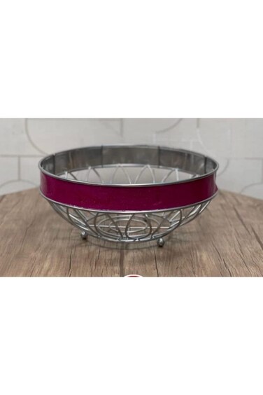 طبق تقديم من الفولاذ الفضي مع حواف وردية