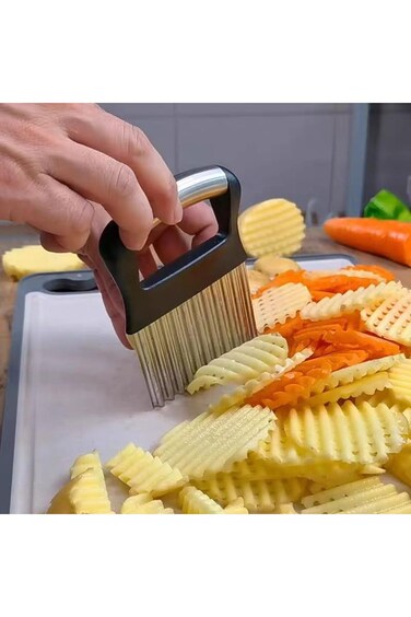 Crinkle Cut Potato Slicer, Stainless Steel Wavy Vegetable Cutter with Ergonomic Handle, 16.5 cm