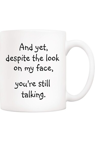 كوب قهوة بعبارات مضحكة لصديق وزميل عمل من 5Aup هدايا عيد الميلاد، ومع ذلك، على الرغم من النظرة على وجهي