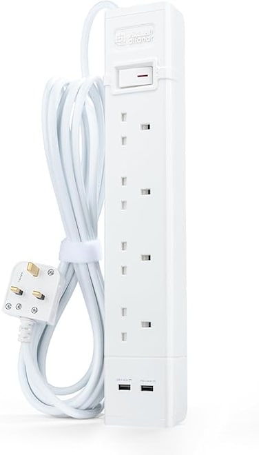 سلك تمديد كهربائي من ألفنار بأربعة منافذ، مزود بمنفذي USB بقدرة 2.1 أمبير، وطول 5 أمتار.