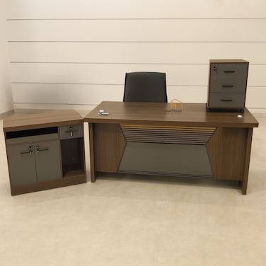 Brown Wooden Desk - 160 x 75 x 70 cm