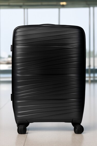 W.O.K 20" Lightweight Hard Shell Cabin Trolley &ndash; Polypropylene Luggage With Spinner Wheels &amp; Number Lock &ndash; Black