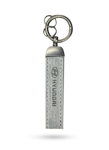 سلسلة مفاتيح سيارة للنساء والرجال، سلسلة مفاتيح من الجلد وألياف الكربون، قابلة للدوران 360 درجة، إكسسوار متين وأنيق للسيارات والحقائب والهدايا (هيونداي - أبيض)