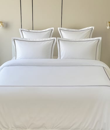 طقم غطاء لحاف فندقي غُرَاز مكون من 5 قطع – مقاس كوين