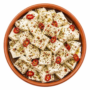 سلطة عكاوي بالجبنة الحارة