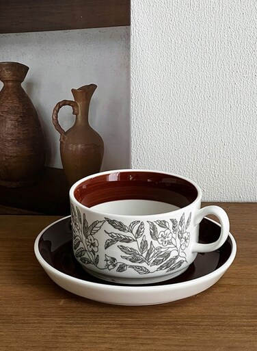2-piece set of coffee cups, tea cups, white 250ml antique ceramic coffee cups, plates, light luxury, high aesthetic office afternoon tea cups, retro latte cups