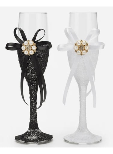 Wedding Bride &amp; Groom Champagne Flute Glass Set of 2 &acirc;&euro;&ldquo; Black &amp; White Design