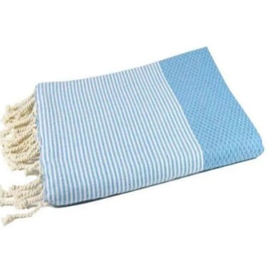 منشفة شاطئ بنمط خلية النحل من قطن مُعاد تدويره بنسبة 100% بلون السماء الزرقاء
