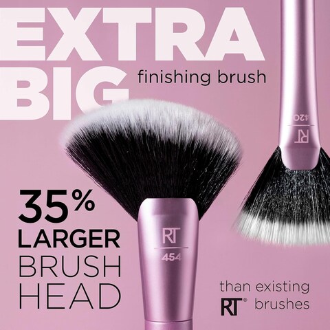 REAL TECHNIQUES Extra Big Finishing Brush, Large Oversized Fan Brush For Powder Bronzer, Highlight, &amp; Contour, Cruelty-Free, Synthetic Bristles 1 Count