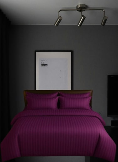 6-Piece Queen Duvet Cover Bedding Set &acirc;&euro;&ldquo; Duvet Cover(220x240cm), Fitted Sheet(150x200+30cm) &amp; 4 Pillowcases(53x75cm),color - Purple