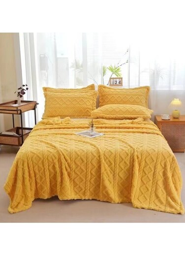 طقم مفروشات فاخر من القطيفة من بيج مكون من 3 قطع - بطانية فائقة النعومة (200×230 سم) وغطاءان متطابقان للوسائد (50×75 سم)، بتصميم هندسي مزخرف