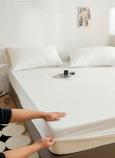 Home King Size Fitted bed sheet 180*200+30 cm with 2 pillow covers, set of 3 pieces, plain white color.