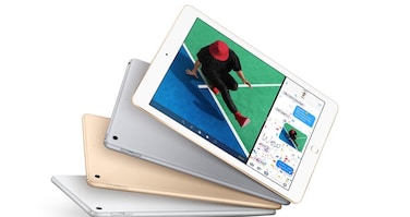 Renewed Apple iPad with WiFi, 32GB, Silver (2017 Model) ()