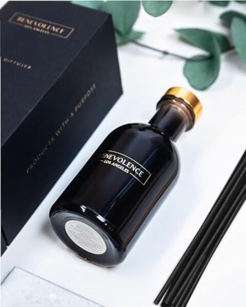مجموعة ناشر الروائح العطرية Benevolence La Reed، أعواد ناشرة معطرة برائحة الورد وخشب الصندل، ناشر روائح زيتية معطرة بزيت العلاج العطري، ناشر عطور مريح لمنزلك، شقتك ومكتبك