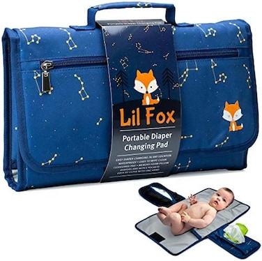 وسادة تغيير حفاضات الطفل. وسادة تغيير محمولة لحقيبة حفاضات الطفل أو وسادة طاولة تغيير الحفاضات. وسادة تغيير الحفاضات بيد واحدة. هدايا استحمام الطفل، مستلزمات الأطفال حديثي الولادة