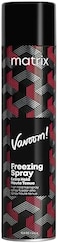 ماتريكس فافووم بخاخ التجميد الإضافي، مثبتات تكثيف الشعر وتركيبه، عقد إضافي قوي، يمنع التجعد ويحمي من الرطوبة، سريع الجفاف، لجميع أنواع الشعر، تصفيف الشعر، 15 أونصة.