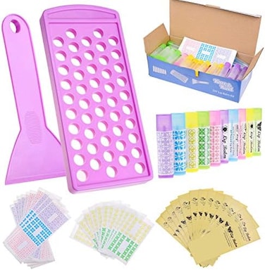 مجموعة صنع مرطب الشفاه من كير آند كايند - صينية سهلة التعبئة وملعقة مسطحة لمرطب الشفاه