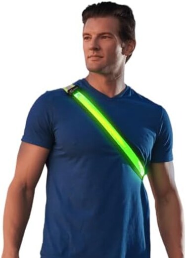حزام عاكس للضوء LED - قابل لاعادة الشحن عبر USB - معدات عالية الوضوح للجري والمشي وركوب الدراجات - يناسب النساء والرجال والاطفال - قابل للتعديل بالكامل وخفيف الوزن - امن من السترة العاكسة - اخضر واحمر