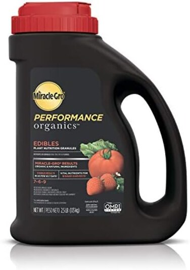 حبيبات تغذية النباتات متعددة الأغراض من Miracle-GRO Performance Organics.