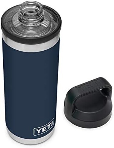 زجاجة YETI Rambler سعة 18 أونصة، معزولة بتفريغ الهواء، مصنوعة من الفولاذ المقاوم للصدأ مع غطاء للشرب السريع، لون كحلي.