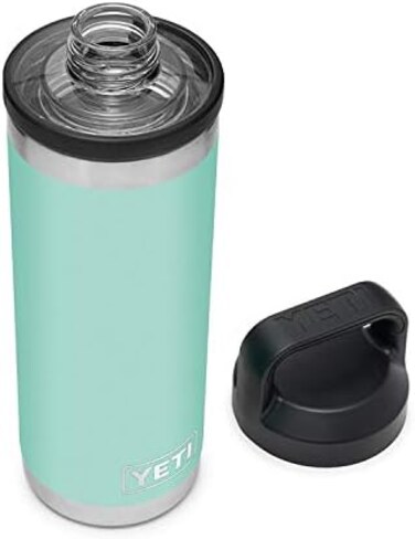 زجاجة YETI Rambler سعة 18 أونصة، معزولة بتفريغ الهواء، مصنوعة من الفولاذ المقاوم للصدأ مع غطاء للشرب السريع، لون رغوة البحر.
