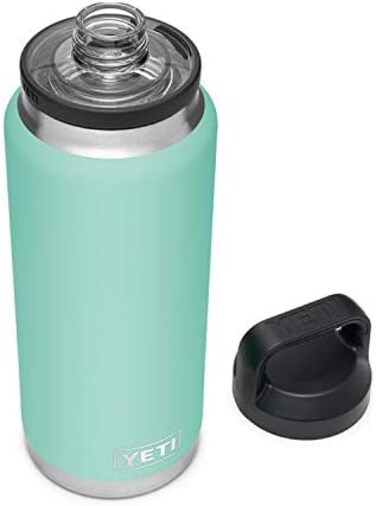 زجاجة YETI Rambler سعة 36 أونصة، معزولة بتفريغ الهواء، مصنوعة من الفولاذ المقاوم للصدأ مع غطاء للشرب السريع، لون رغوة البحر.