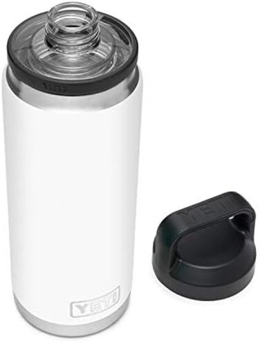 زجاجة YETI Rambler سعة 26 أونصة، معزولة بتفريغ الهواء، مصنوعة من الفولاذ المقاوم للصدأ مع غطاء للشرب السريع، لون أبيض.