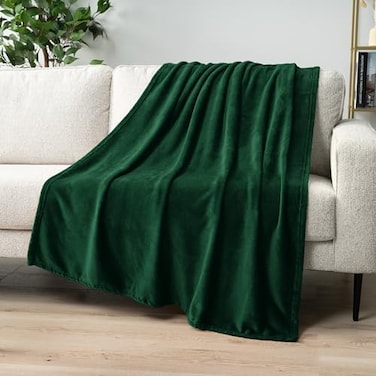 PAVILIA Emerald Green Fleece Throw Blanket for Couch, Dark Green Forest Super Soft Fuzzy Flannel Throw for Sofa, Luxury Plush Microfiber Bed Blanket, Cozy Home Decorative Velvet Gift Blanket, 50x60.