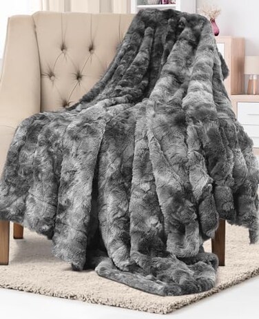 Everlasting Comfort Luxury Plush Blanket - Cozy, Soft, Fuzzy Faux Fur Throw Blanket for Couch - Ideal Comfy Minky Blanket for Adults for Cold Nights by Everlasting Comfort.