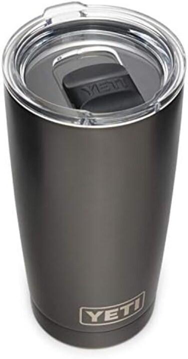 كوب YETI Rambler سعة 20 أونصة، مصنوع من الفولاذ المقاوم للصدأ، معزول بتفريغ الهواء مع غطاء MagSlider، لون جرافيت.