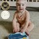 كتاب "Curious Baby" الحائز على جائزة، يتضمن 40 نشاطًا لطفلي (من 0 إلى 12 شهرًا)، وهو كتاب يركز على النمو ويحفز أفكار اللعب الإبداعية لطفلي، ويتضمن بطاقات عالية التباين باللونين الأبيض والأسود.