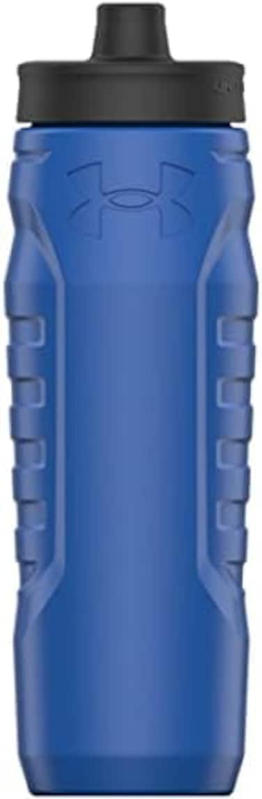 زجاجة مياه Under Armour Sideline Squeeze، مصممة بغطاء Quick-Shot، ترطيب سريع وسهل، 32 أونصة.