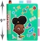 لعبة "Just Play Ada Twist, Scientist Glow and Go Notebook" تضيء وتشغل أغنية "The Why Song"، وتتضمن بطاقة تجربة.
