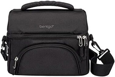 حقيبة غداء Bentgo Deluxe - حقيبة غداء متينة ومعزولة مع جيب خارجي بسحاب، وجيب شبكي داخلي، وأحزمة مبطنة وقابلة للتعديل، وسحابات ثنائية الاتجاه - تناسب جميع صناديق غداء Bentgo (أسود كربوني).