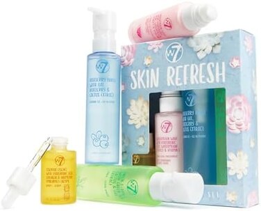 مجموعة W7 Skin Refresh للعناية بالبشرة: غسول للوجه، تونر، سيروم، مرطب، روتين ترطيب وتعزيز الإشراق، منتجات كاملة الحجم تدوم طويلاً للاستخدام في المنزل.