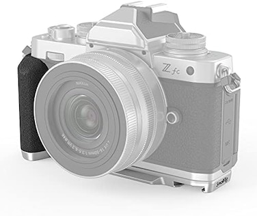 مقبض SmallRig Z fc على شكل حرف L لكاميرا Nikon Z fc، مقبض جانبي بتصميم كلاسيكي مع فتحة ملولبة 1/4 بوصة - 20، قاعدة تثبيت باردة، لوحة تحرير سريع لـ Arca، خفيف الوزن ومريح (فضي - 3480).