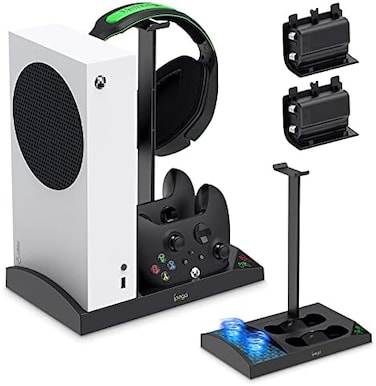 حامل تبريد Auarte متوافق مع جهاز Xbox Series S مع محطة شحن وحدة التحكم - مروحة تبريد مزدوجة قوية، قاعدة شحن وحدة التحكم مع بطاريتين قابلتين لإعادة الشحن سعة 1400 مللي أمبير، وحامل سماعة رأس