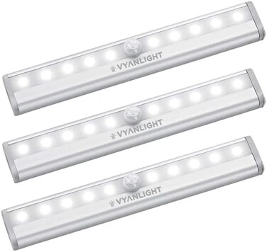 مصابيح VYANLIGHT أسفل الخزائن - شرائط إضاءة LED لاسلكية بمستشعر حركة للمخازن، والخزائن، والمطابخ، والحمامات - إضاءة مغناطيسية تعمل بالبطارية مع خاصية الإطفاء التلقائي، ومستشعر ضوء النهار (عبوة من 3 قط