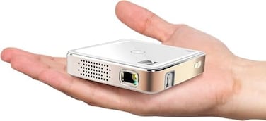 جهاز عرض كوداك ألترا ميني المحمول - جهاز عرض بيكو LED DLP عالي الدقة 1080p قابل لإعادة الشحن - شاشة عرض 80 بوصة، مكبر صوت مدمج - منافذ HDMI وUSB وMicro SD - متوافق مع أجهزة iPhone وiPad وهواتف وأجهزة