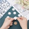مجموعة FINGERINSPIRE من 60 قطعة من أحجار الراين الأكريليكية ذاتية اللصق بقطر 25 مم مع حاوية، أحجار كريستالية دائرية شفافة مسطحة من الخلف، ملصقات بلاستيكية لامعة لصنع الأزياء التنكرية والمجوهرات والحرف