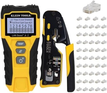 طقم اختبار كابلات RJ45 من كلاين تولز 80072 مع جهاز LAN Scout Jr. 2، وأداة تجعيد/تجريد/قطع الكابلات المحورية، ومقبس بيانات معياري للتمرير.