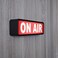 لافتة مضيئة "DMKYDM ON AIR" - لافتة تسجيل - لافتة تحذيرية للاستوديو (للاستوديو/الاستوديو المنزلي/الشركة/المكتب أو ديكور الحائط). لافتة تحذيرية مضيئة للبث جاهزة (أسود - جهاز تحكم عن بعد)