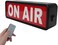 لافتة مضيئة "DMKYDM ON AIR" - لافتة تسجيل - لافتة تحذيرية للاستوديو (للاستوديو/الاستوديو المنزلي/الشركة/المكتب أو ديكور الحائط). لافتة تحذيرية مضيئة للبث جاهزة (أسود - جهاز تحكم عن بعد)