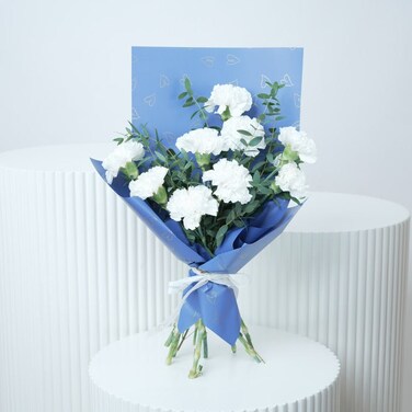 Elegant 9 White Carnations