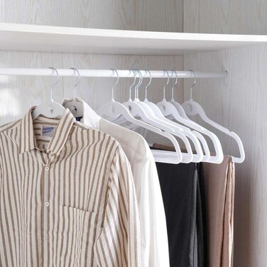 علاقة بدلات مخملية من بان هوم جورجيا، ١٠ قطع، بفتحات ٤٤.٥×٢٣.٥×٠.٥ سم - أبيض