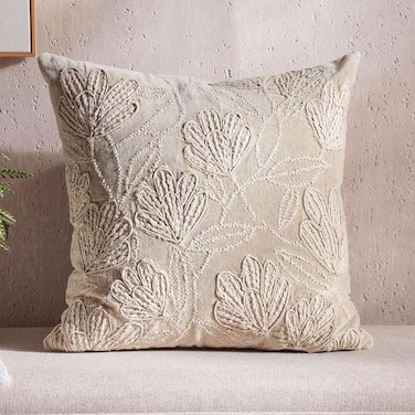 وسادة بيرنيس المحشوة المطرزة من بان هوم، مقاس 50×50 سم - لون طبيعي