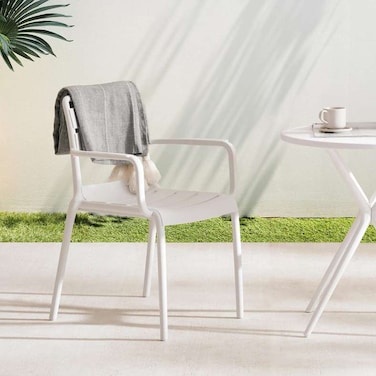 كرسي بذراع خارجي نابض بالحياة من بان هوم - أبيض