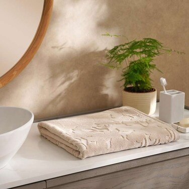 منشفة حمام بان هوم إميلي شيمر جي كيو 90×150 سم - بيج