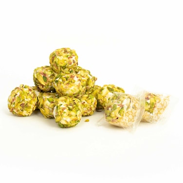 Carrefour Mann With Salwa With Pista